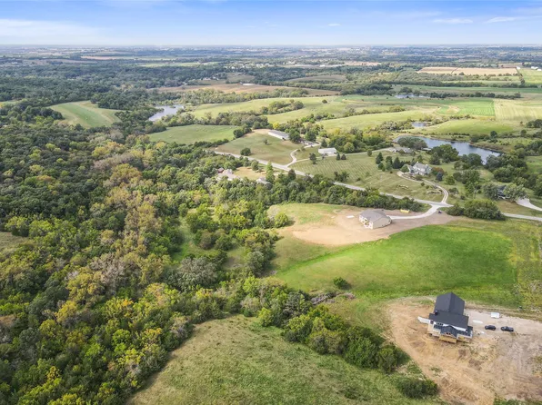 2 Ridgewood Ests, Indianola, IA 50125