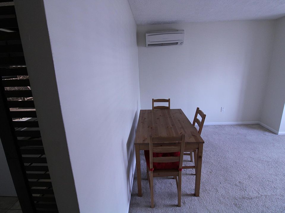 Living room Equipped with Split AC/Heat wall unit for your confort