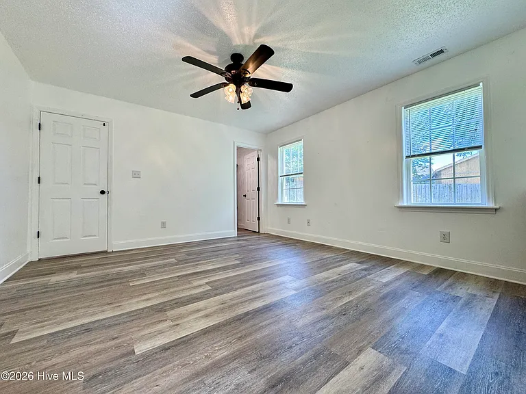 502 Worth Dr — Photo 23