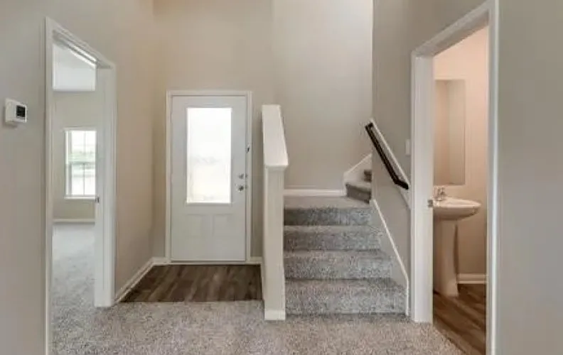 4 bed, 2.5 bath, 2187 sqft, $2,500 — Photo 2