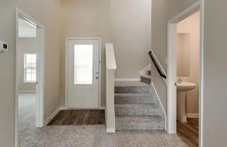 3245 Bowen St — Photo 2