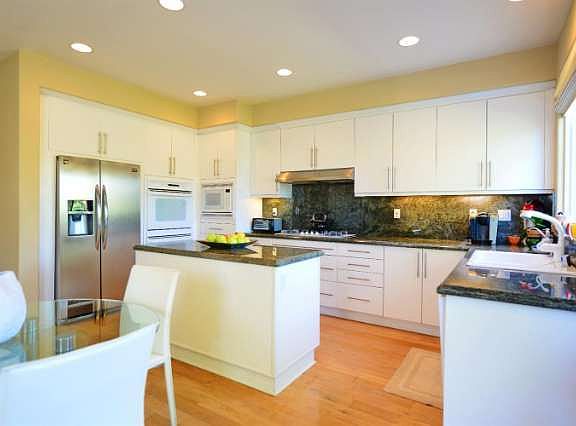 4th image of 2858 Diamond Dr