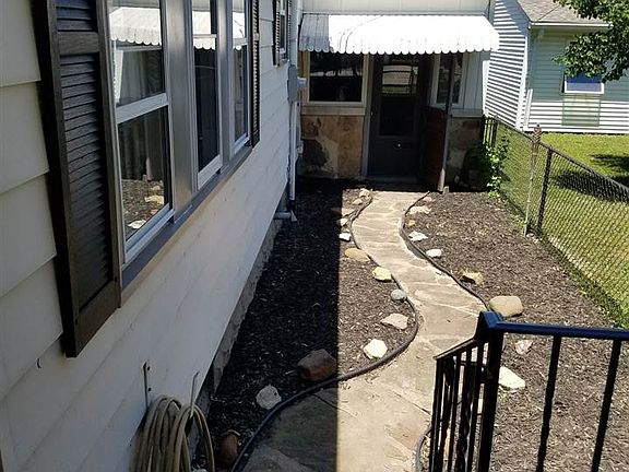 3rd image of 2212 Park St