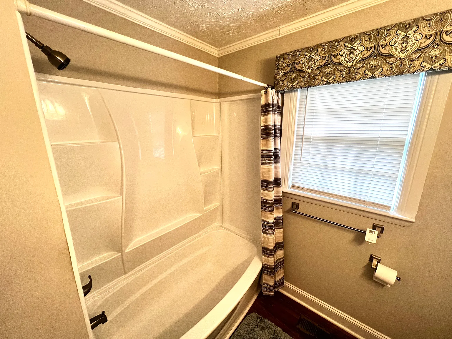 2 bed, 1250 sqft, $1,500 — Photo 4