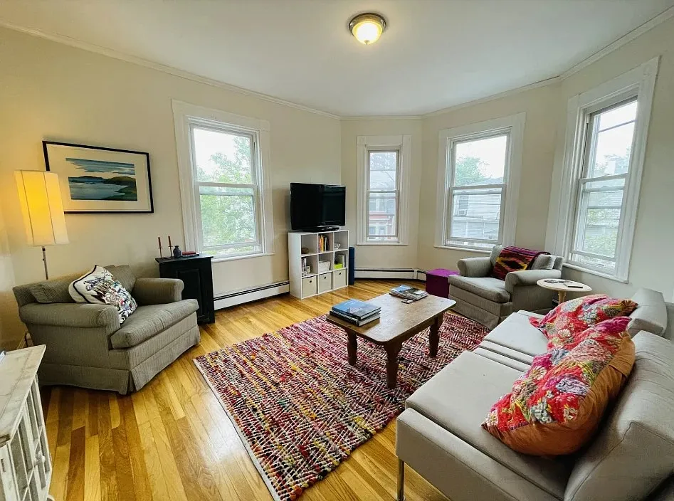 3 bed, 1100 sqft, $4,000 — Photo 1
