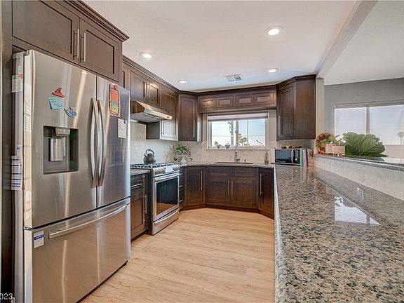 4th image of 643 Otono Dr