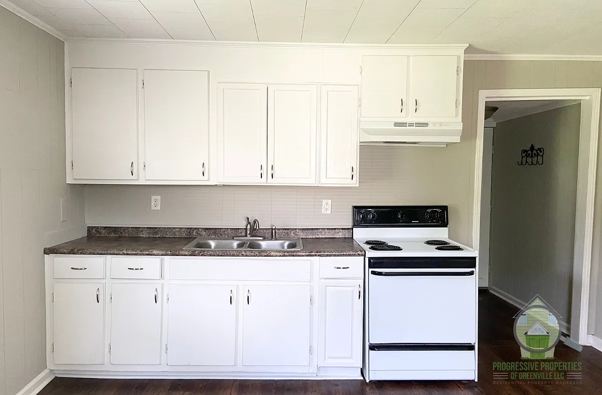 12 Woodward Street - 1 — Photo 3