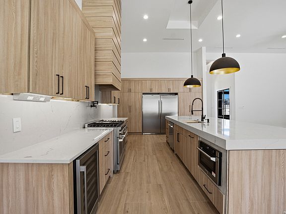 2nd image of 23111 Tablerock