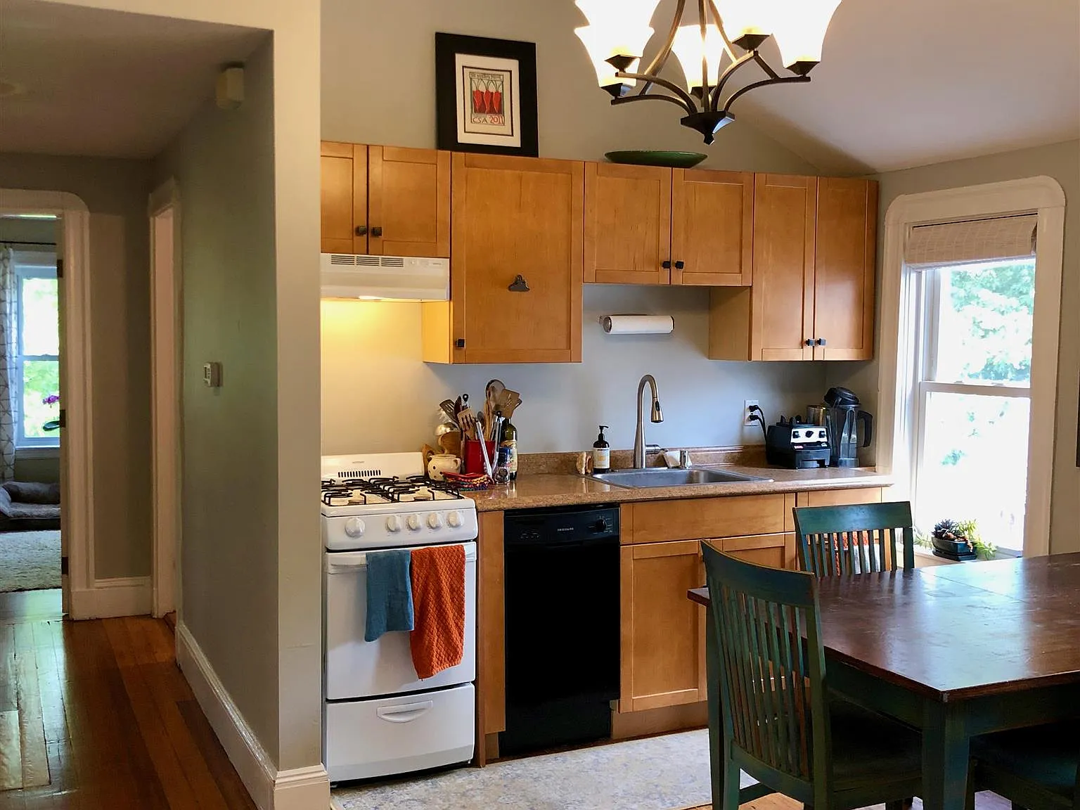 2 bed, 800 sqft, $3,400 — Photo 1