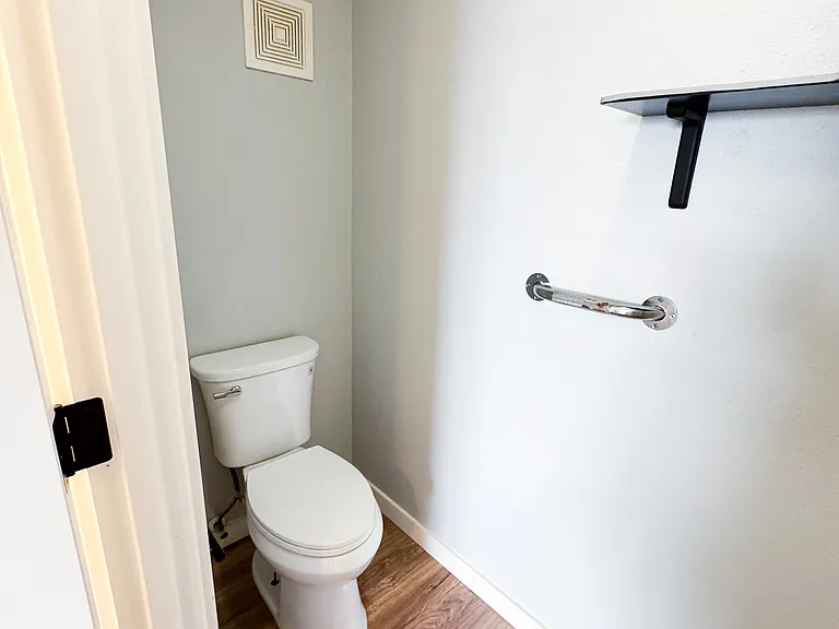 8244 SE Washington St — Photo 17