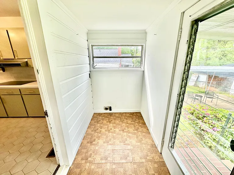 441 Jackson St — Photo 16