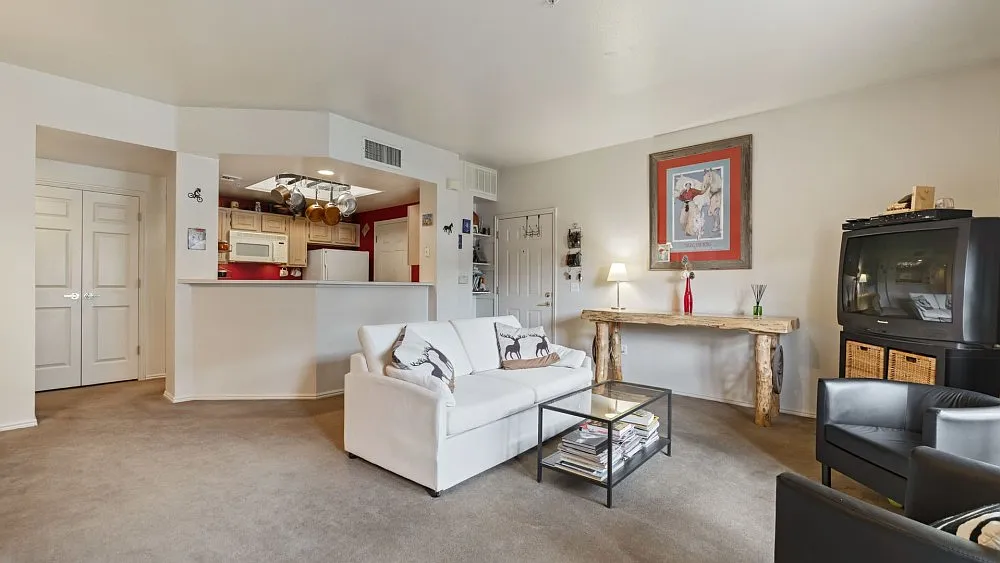 1 bed, 802 sqft, $2,000 — Photo 1