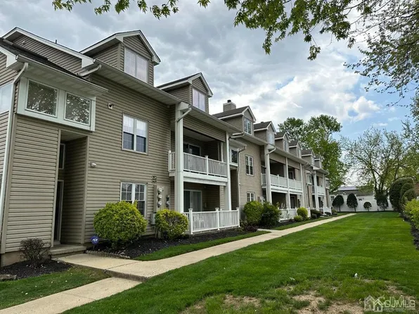 906 Montague Ave, Iselin, NJ 08830