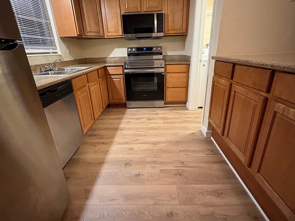 1st image of 4703 SE 5th Pl #B