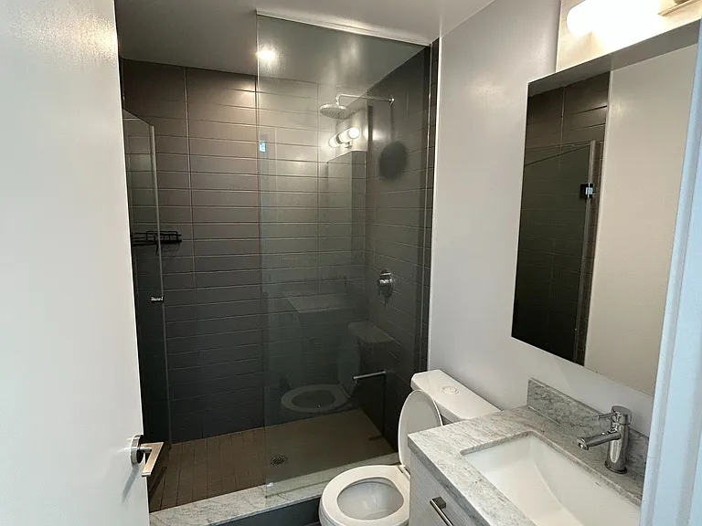 2221 Yonge St #4710 — Photo 9