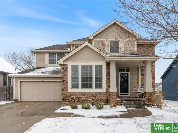 9307 S 28th St, Bellevue, NE 68147