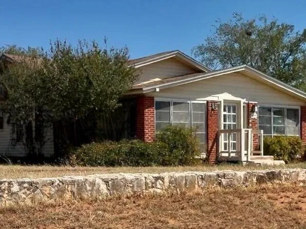 22 W 12th St, Robert Lee, TX 76945