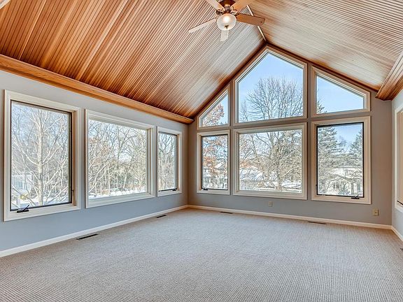 5th image of 641 Hampshire Dr