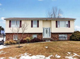91 Lion Dr, Hanover, PA 17331