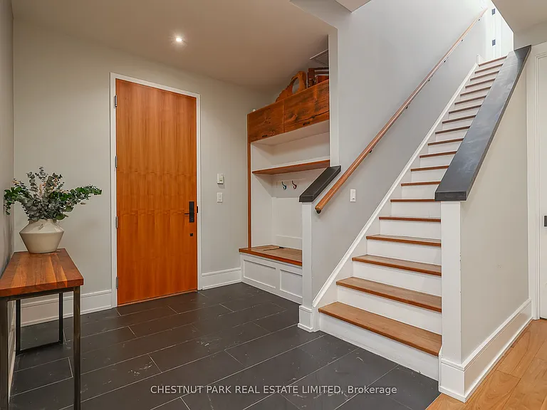 540 College St #Penthouse 2 — Photo 4