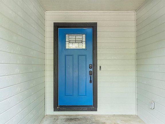 4th image of 21 Tibberton Circle Dr