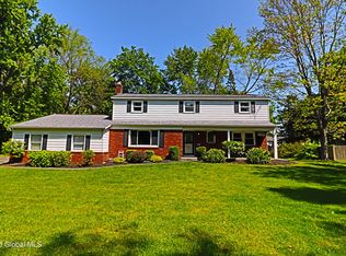24 Valdepenas Ln, Clifton Park, NY 12065