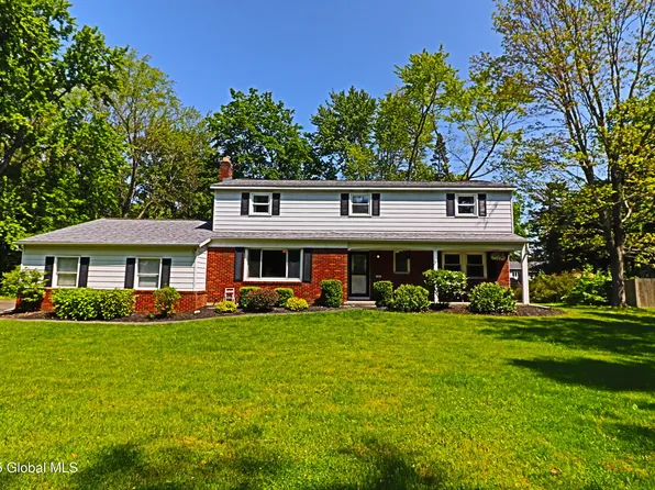 24 Valdepenas Lane, Clifton Park, NY 12065