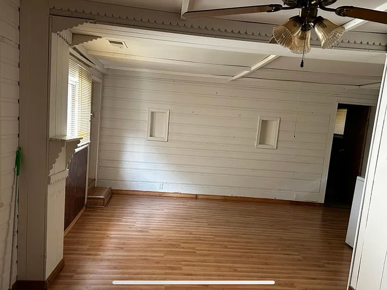 933 Myrtle Ave — Photo 3