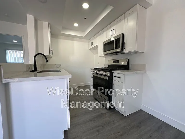 810 S Flower St #2 — Photo 5