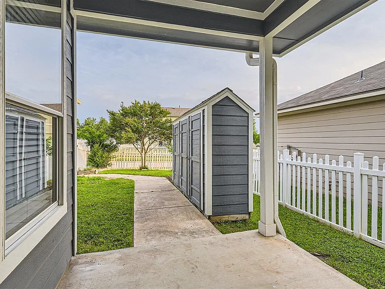 1717 Thompson Trl — Photo 24