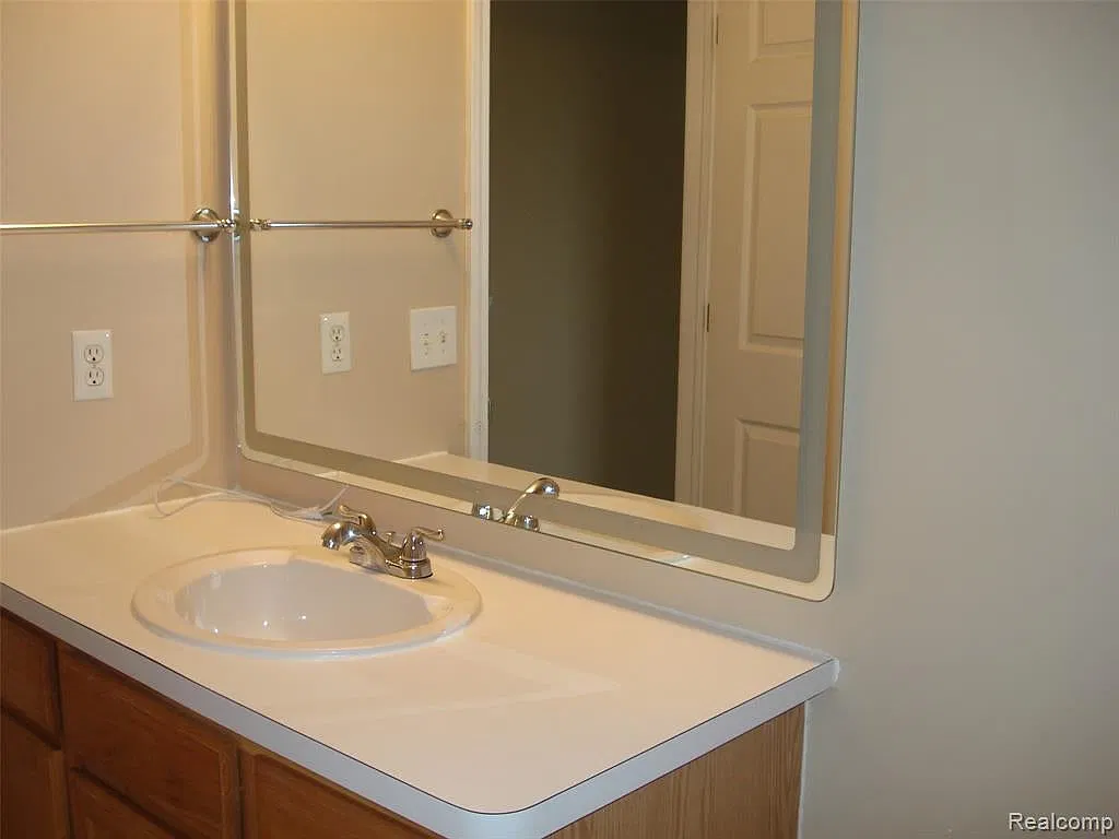 4 bed, 2.5 bath, 1814 sqft, $2,800 — Photo 2