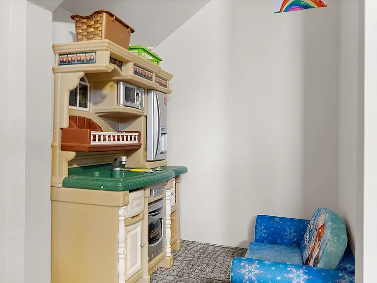 1015 Riparian Dr — Photo 30