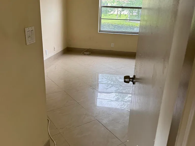 9921 Three Lakes Cir #9921 — Photo 38