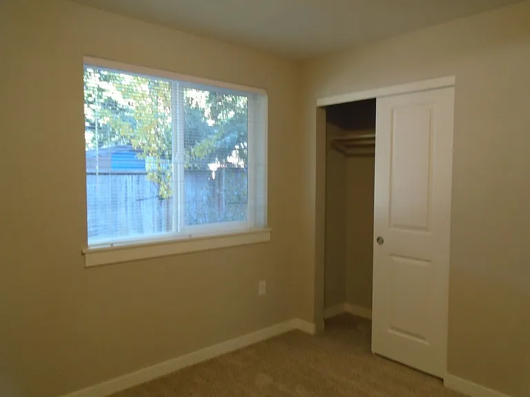 751-757 Plymouth Dr N — Photo 23