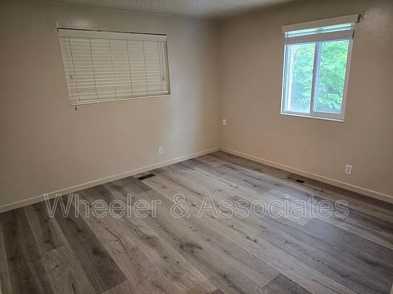 3070 Eccles Ave #8 — Photo 6