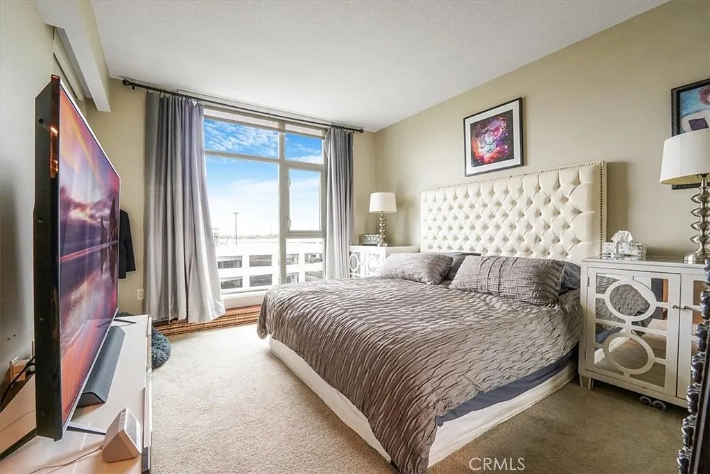 2 bed, 1330 sqft, $4,900 — Photo 4