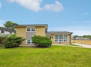 9342 Oriole Ave, Morton Grove, IL 60053