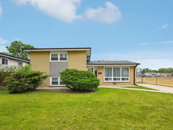 9342 Oriole Ave, Morton Grove, IL 60053