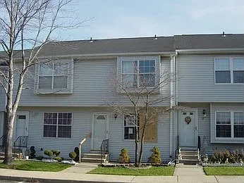 12 Woodlawn Ave photo 1