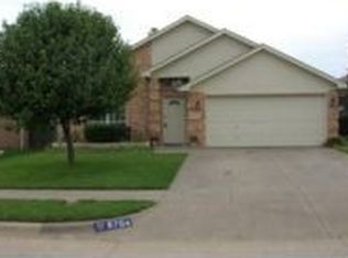 8704 San Joaquin Trl, Fort Worth, TX 76118