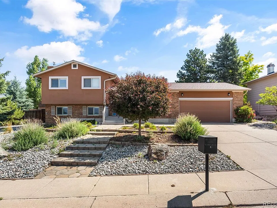 5585 Escondido Dr