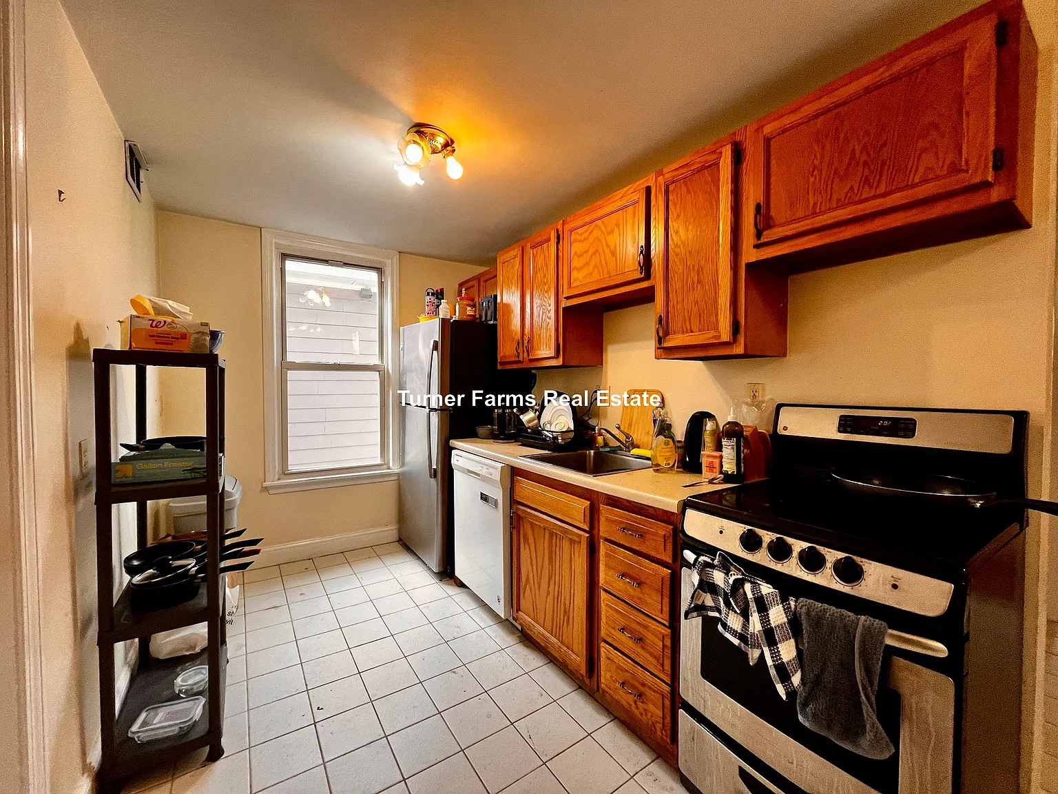 4 bed, 9999 sqft, $5,850 — Photo 2