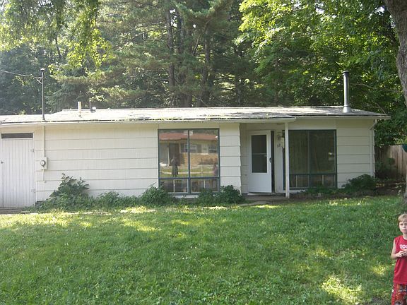 58 Overlook, Front