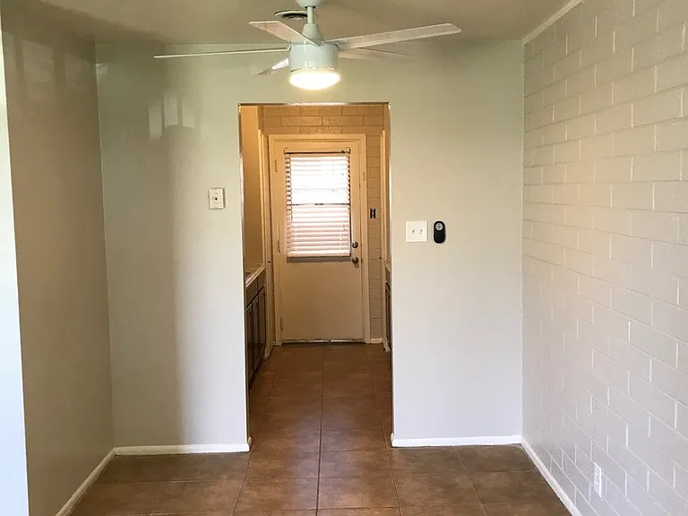 Alexsi Apartments — Photo 6