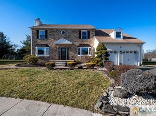 6 Regal Ct, North Brunswick, NJ 08902