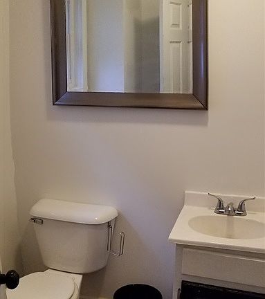 5th image of 526 S 6th St