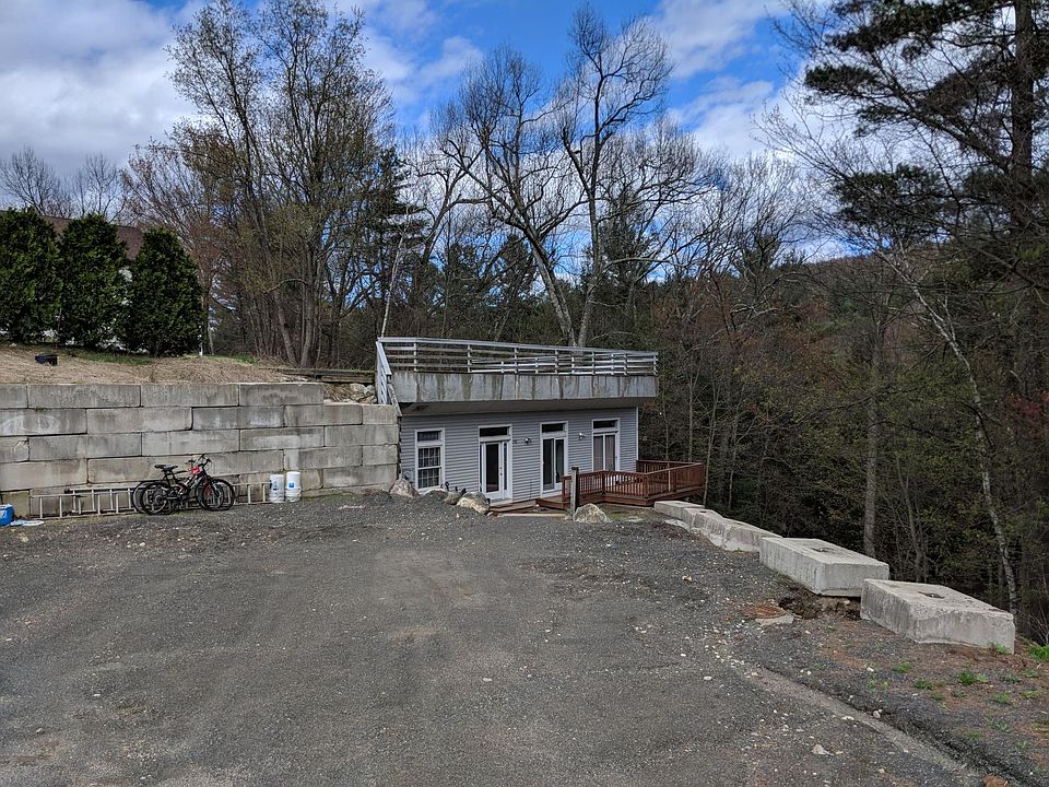 2nd image of 770 Bay Rd