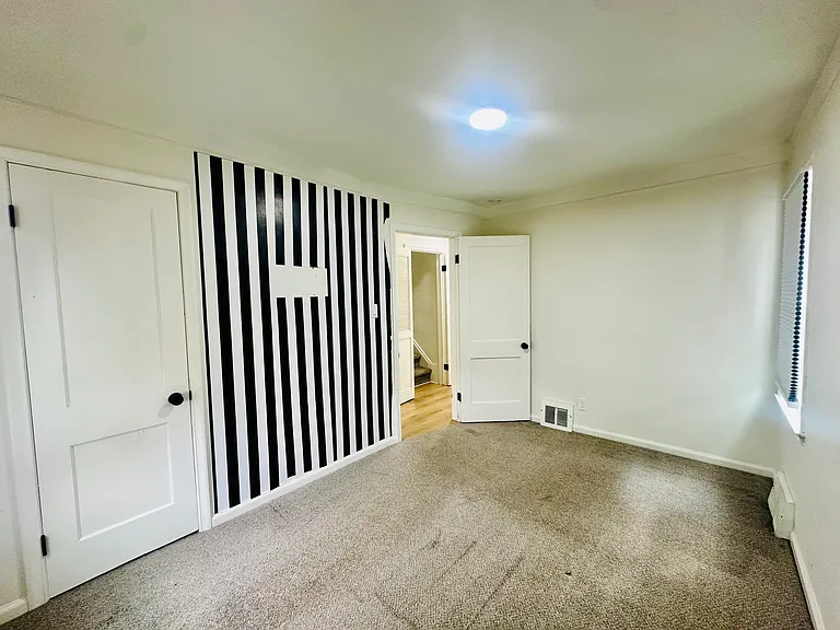 21801 Cushing Ave — Photo 16