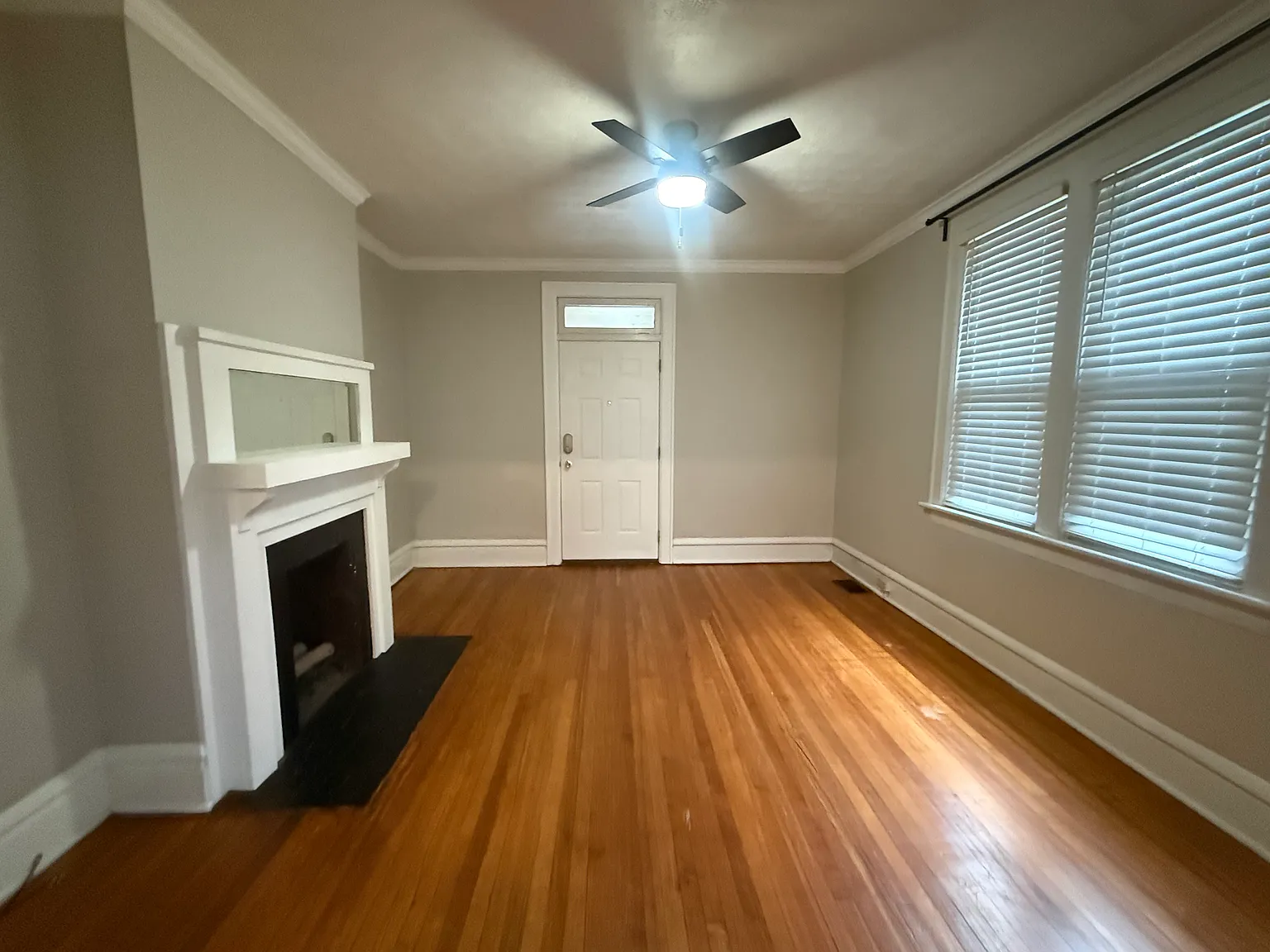 2 bed, 1000 sqft, $1,400 — Photo 3