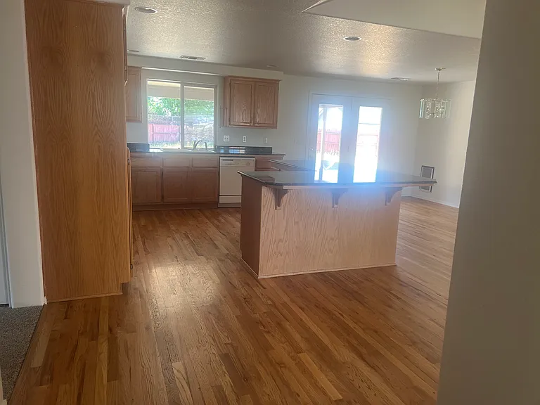 1460 Oxford Park Dr — Photo 5